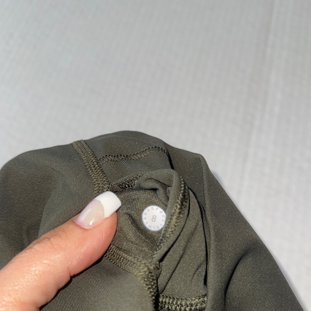 *LIKE NEW* Lululemon 28” Dark Olive Size 8 High-Rise Leggings - Picture 10 of 12